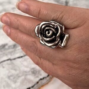 STAINLESS STEEL BLOOMING ANTIQUED ROSE RING adjustable